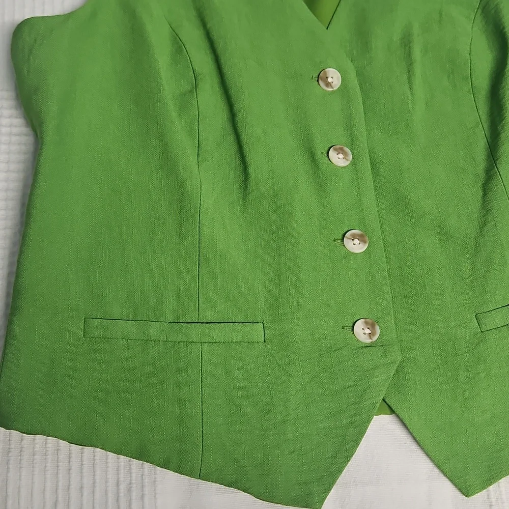 1.State Sleeveless Button Down V-neck Vest: Salted Lime: Size- 4‎